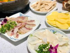 -贵府酸汤牛肉火锅·贵州老字号(飞山街店)