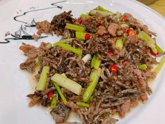 猫爪菇炒牛肉-下梅人家土菜馆(历史文化餐厅度假区店)