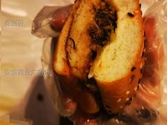 腊味菜菜堡-麦当劳(牡丹江路店)