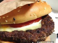 安格斯芝士厚牛堡-麦当劳·得来速店(星沙大道店)