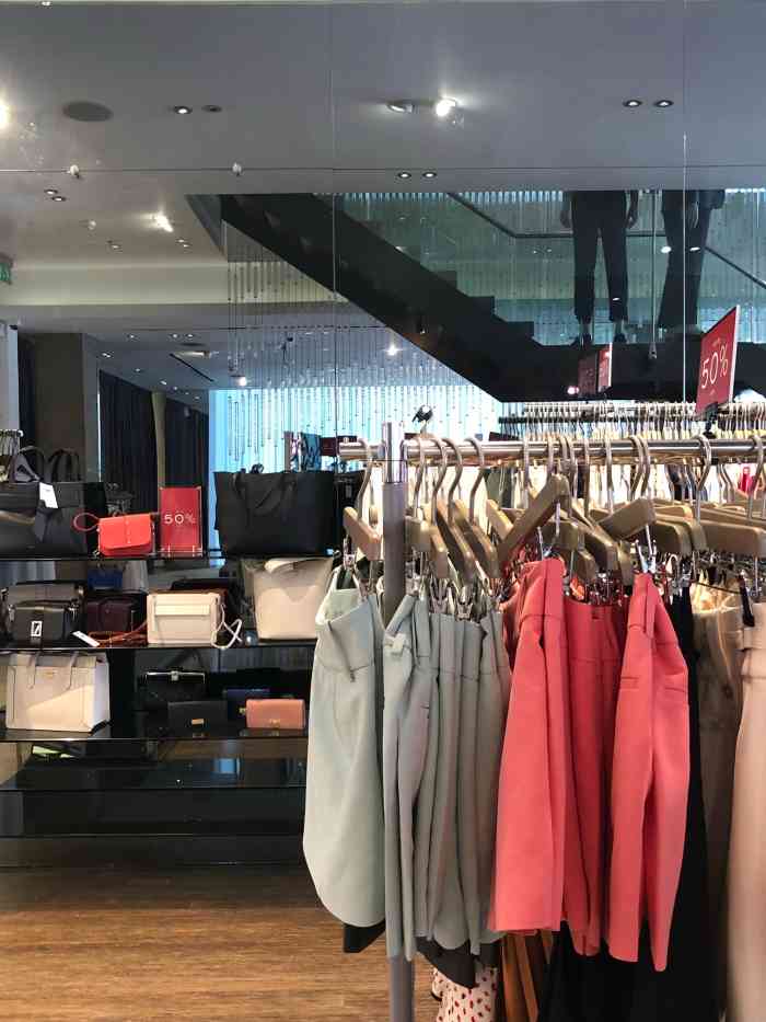 reiss(brompton road)-"reiss这个牌子在中国还不是特别火 但.