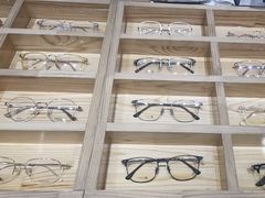 -豪门视光·星趣控·蔡司依视路眼镜代理商(中央大街店)