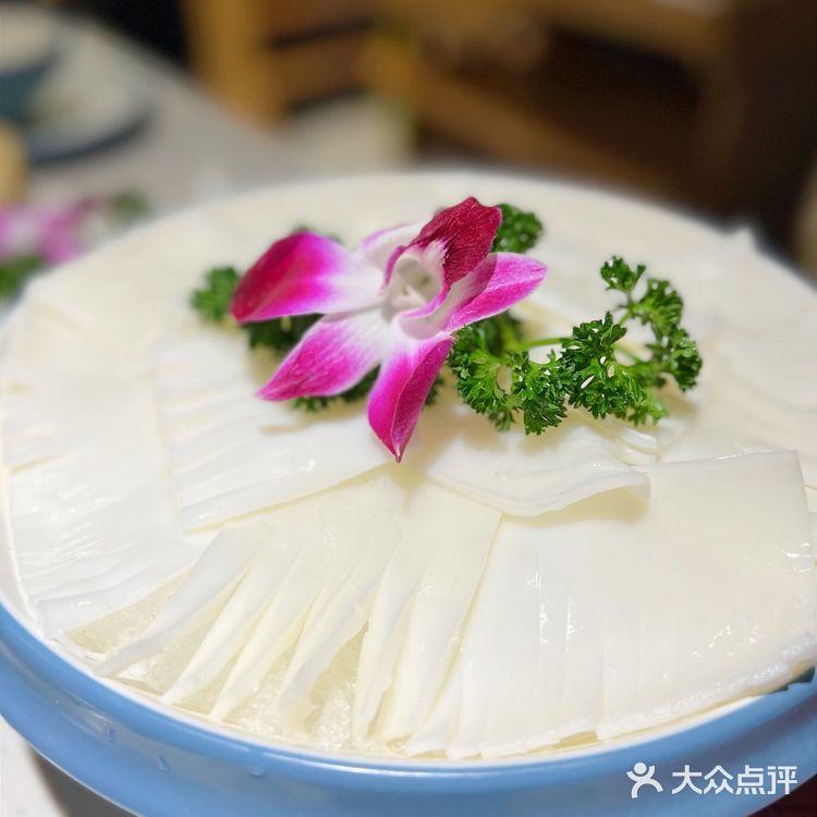 我们没吃完还打包了满满一盒