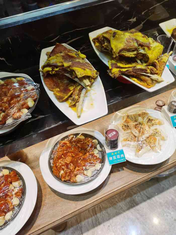 新时代大酒店(劲松一路店)-"碟鱼头有点咸 他家的大蒜是没有煎制的蒜