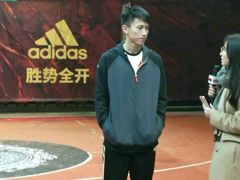 -洛克公园·篮球·足球·羽毛球(莘庄店)