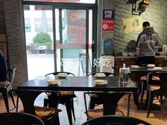 大堂-巴四老城区炭火蛙锅(张江店)
