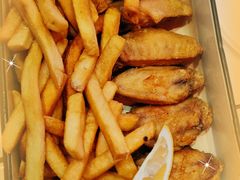 美式风味炸鸡翅配薯条-MIKAKU(万达广场上海宝山店)