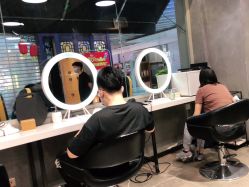 -时尚殿堂明星门店