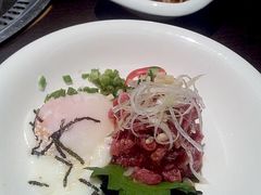 温泉蛋生牛肉-金柚子韩国烤肉(威宁路店)