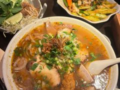 -大头虾越式风味餐厅(光明广场店)