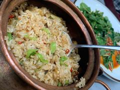 铜锅牛肝菌土豆炒饭-蔼若春.传承三十年云南菜(金碧公园店)