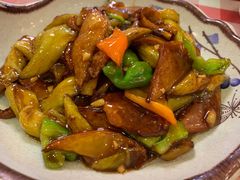 地三鲜-东北哈尔滨酱骨头馆房掌柜铁锅炖