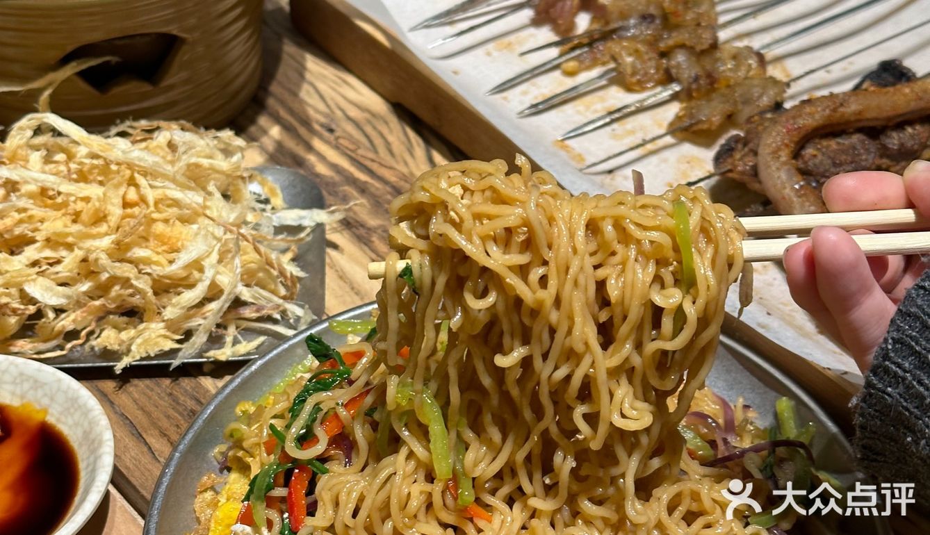文安路上新开的一家雄性食物研究中心！套餐全是硬货！