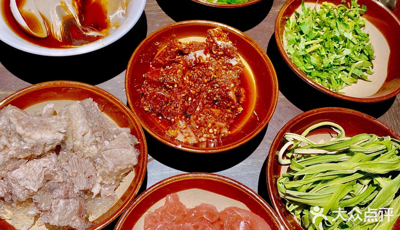 金姐老火锅：爆红明星火锅店来啦