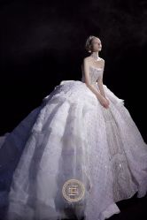 点击看大图 -Renee芮亦婚纱