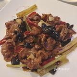 大圆桌下的友情时光