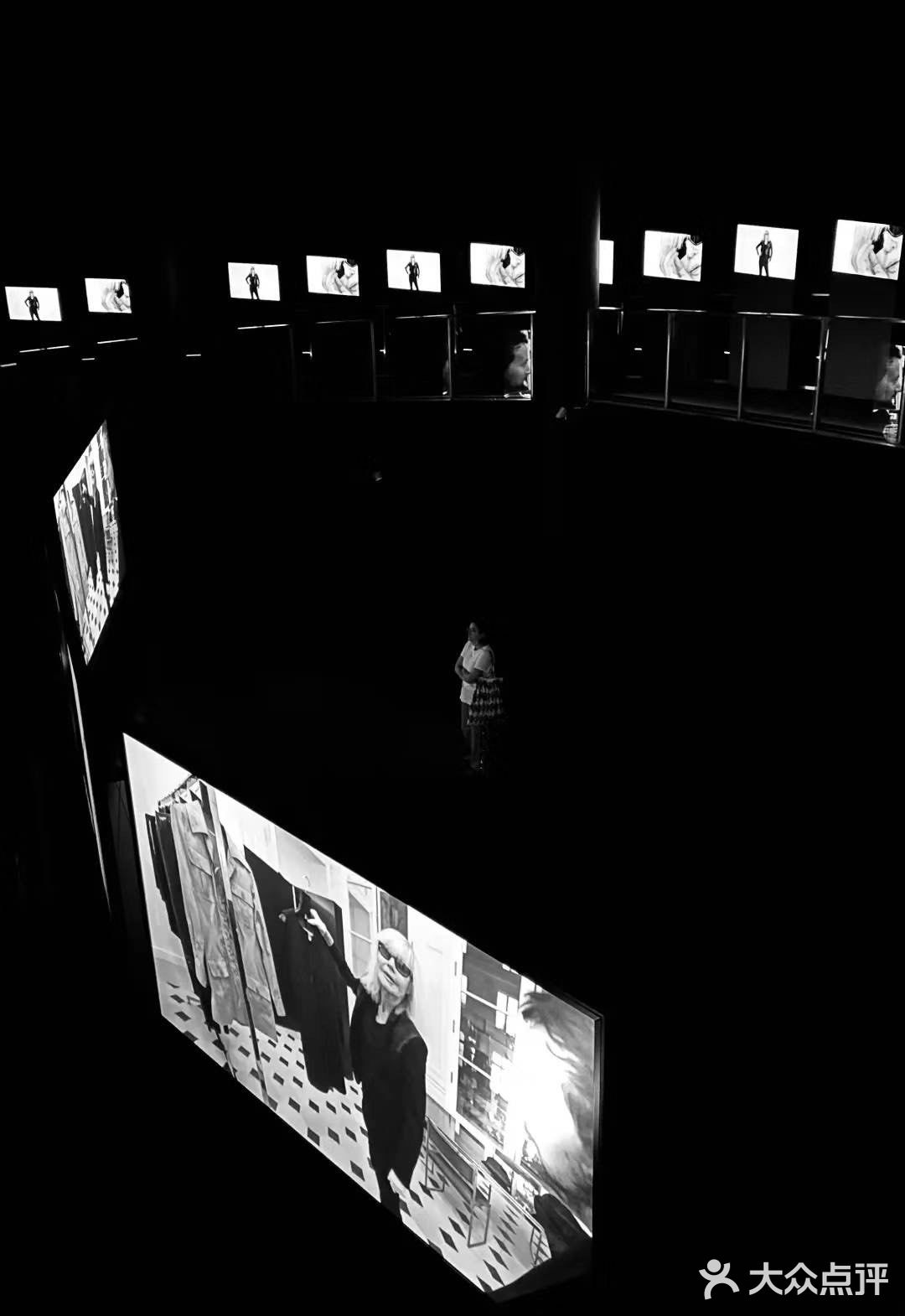 值得刷的商业展之YSL