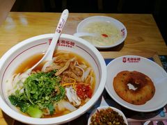 -呷佬·长沙手工米粉(金沙江路店)