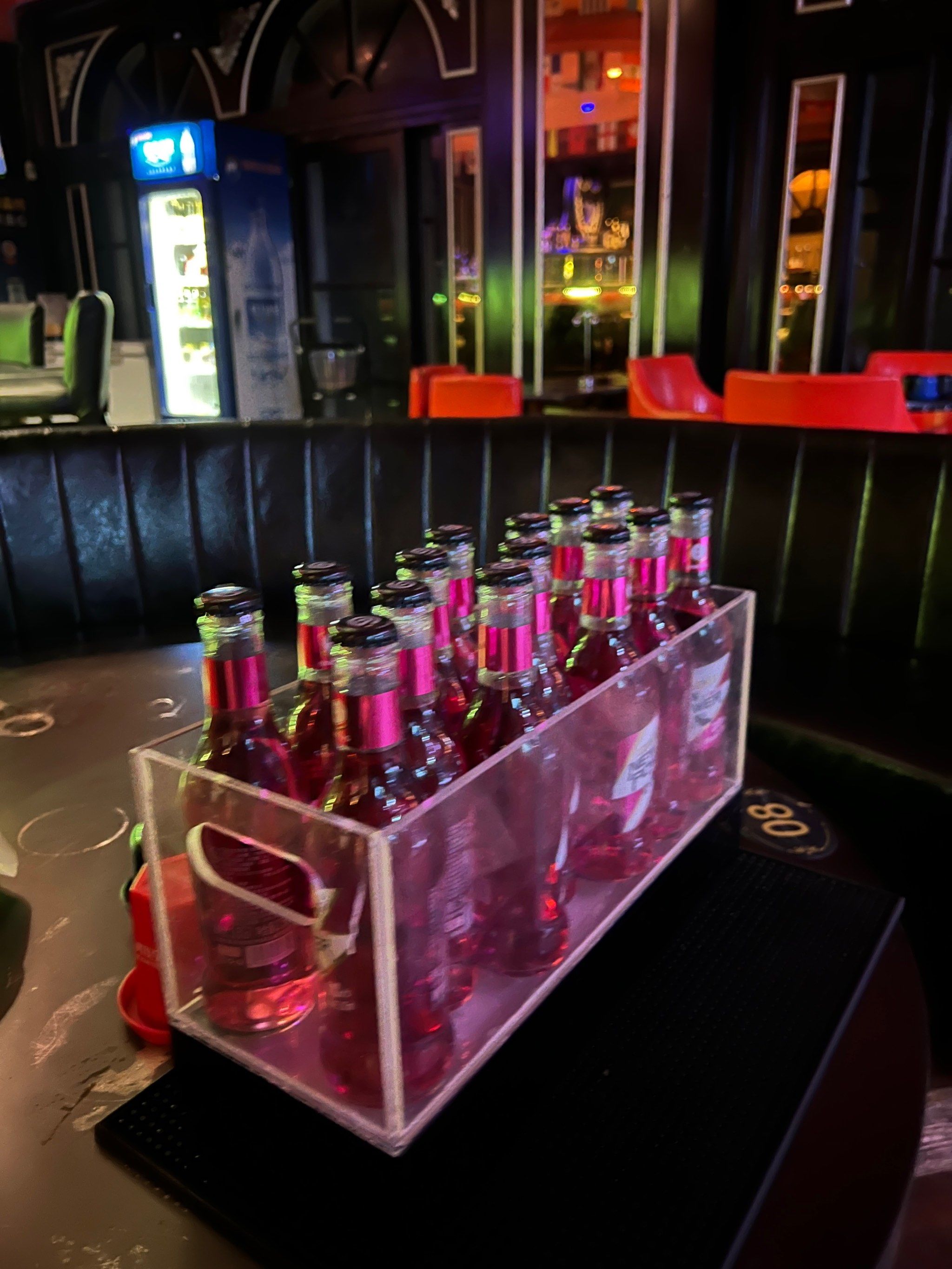 如今 30 多岁的我,也已常常出入此类场所.

在天一广场,我