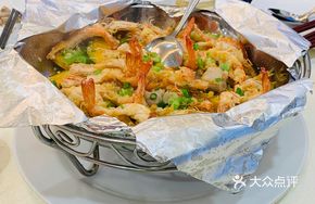 Golden Garlic Spare Ribs with Baked Shrimp