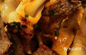 Lamb Oil-Poured Wide Noodles