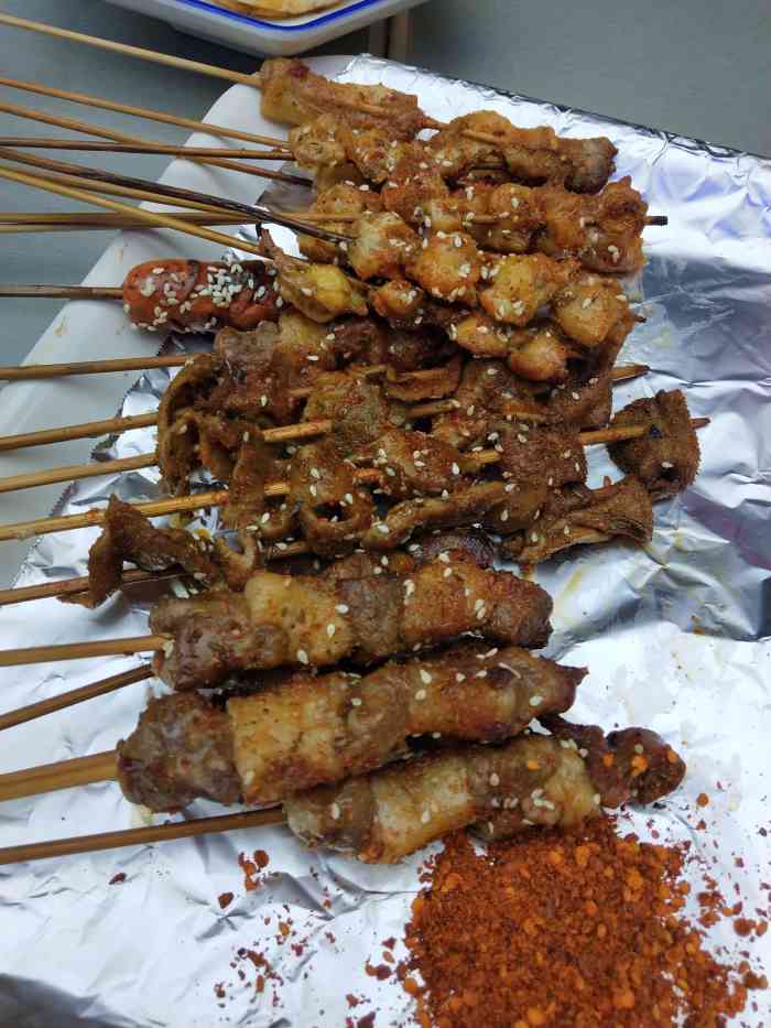 晚上把烤羊肉串当主食了