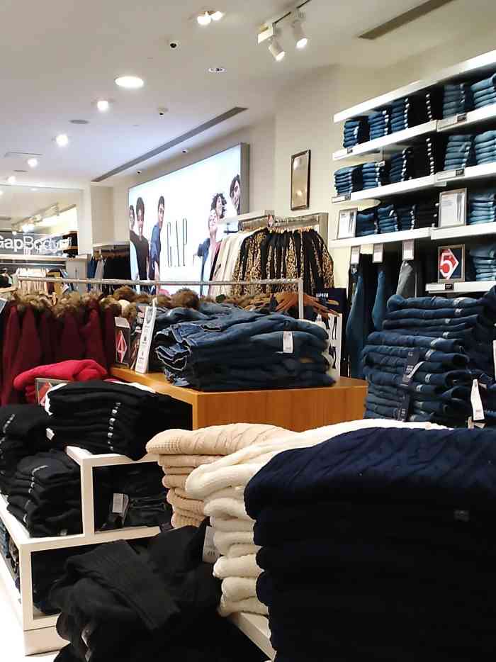 gap(西单大悦城店)-"gap的打折力度还是蛮大的,每次都要败一.