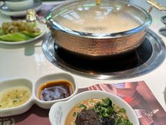 -洪氏嗨捞·广东猪肚鸡·椰子鸡火锅(西咸万象城店)