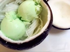 -志龙皇冠吃货椰子铺