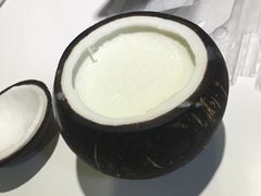 -志龙皇冠吃货椰子铺