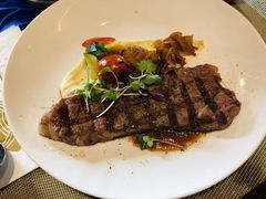 炭烤安格斯西冷牛排配3种时蔬-YUE·6·西式融合餐厅(外滩六号店)