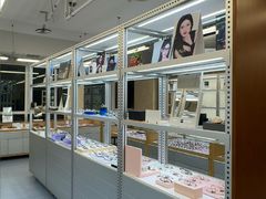 -无奔眼镜·蔡司·依视路授权店(朝阳大悦城店)