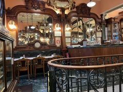 -Majestic Café