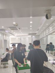 -镁连社·美联社