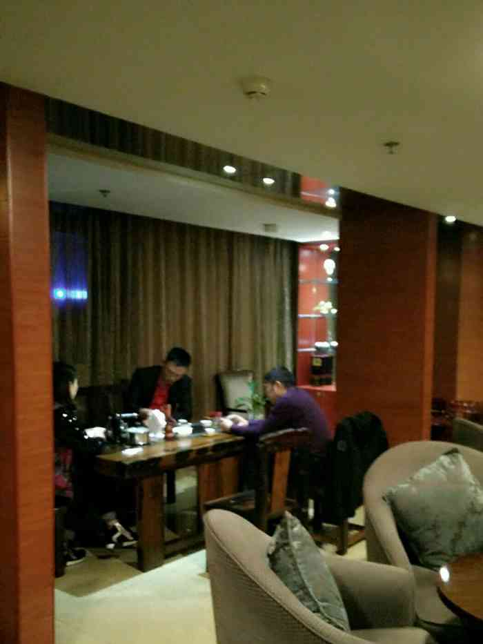 打分 今天朋友请我来喝茶,这边环境服务都挺好的,还可以自己泡茶喝,挺