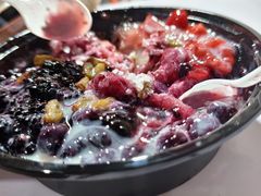 三莓炼乳刨冰-王中王刨冰