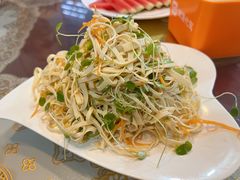 香椿苗拌豆腐丝-李连贵熏肉大饼(天通苑店)