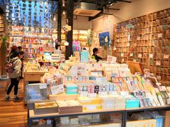 -猫的天空之城概念书店(杭州南宋御街店)