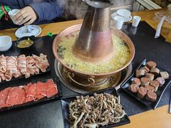 -果松木炭酸菜铜火锅·外婆参鸡汤