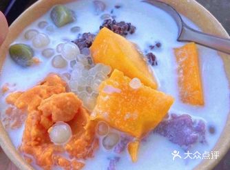 在绍兴人民医院附近摆摊卖椰奶饱饱碗