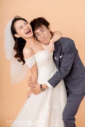 -现代经典婚纱摄影