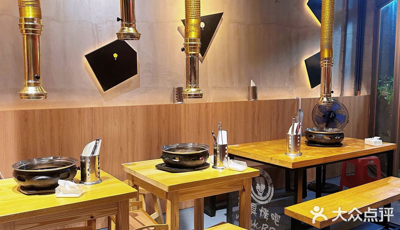 一碗有很多牛肉的红烧牛肉面