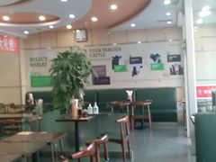 大堂-李先生牛肉面大王(营口大润发店)