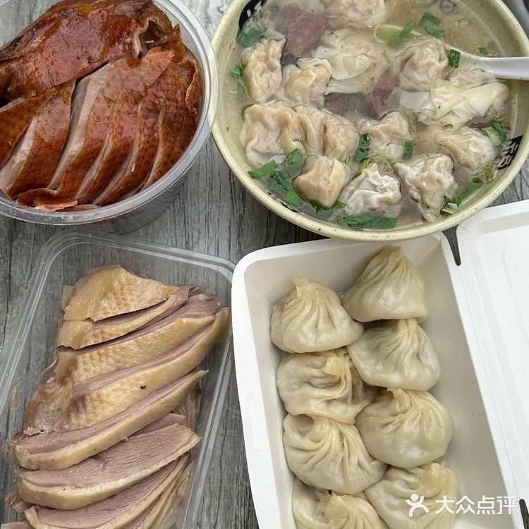 4件套是南京最伟大的发明。盐水鸭烤鸭汤包鸭血馄饨