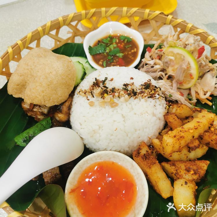 两到三人餐68元，店面其实不太大，但是感觉生意不错