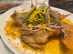 芒果丝酸辣酱浸彩虹雕鱼-新加坡海鲜(国贸商城店)