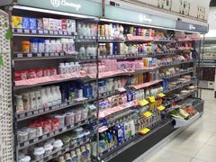 -全家便利店(洛川东路店)