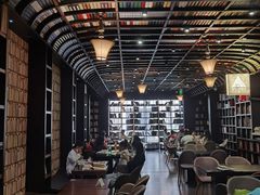 -钟书阁(松江泰晤士小镇店)