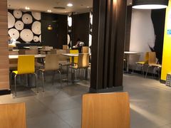 大堂-麦当劳(中山公园龙之梦店)