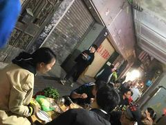 等位区-威邵鸡煲(西华路总店)